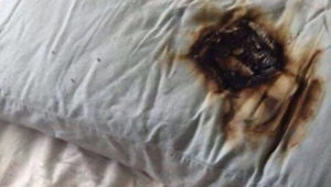 Gdy spała jej poduszka zapaliła się, wtedy zobaczyła co było pod spodem!